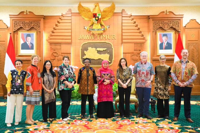 Gubernur Khofifah Optimis Dua Program Master Degree King's College London Kuatkan Kualitas SDM Jatim (foto : ist)