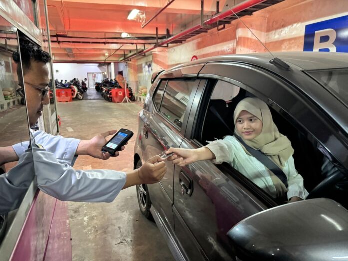 Kado Spesial HJKS, Parkir di Surabaya Hanya Rp732 via QRIS (foto : ist)