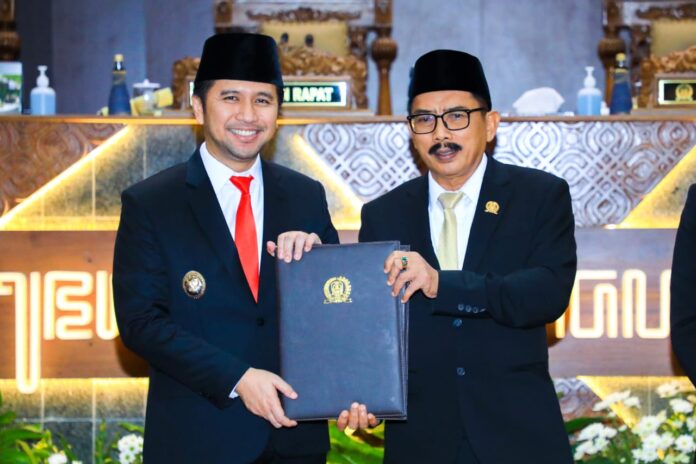 Raperda Pertanggungjawaban APBD Jatim 2024 Disetujui, Plt. Gubernur Emil : Pemprov Siap Lengkapi Seluruh Rekomendasi (foto : ist)