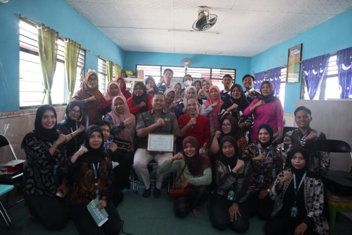 Dari Limbah Jadi Berkah : Mahasiswa KKN Kelompok 57 UPN Ajak Warga Ubah Minyak Jelantah Jadi Sabun (foto : ist)