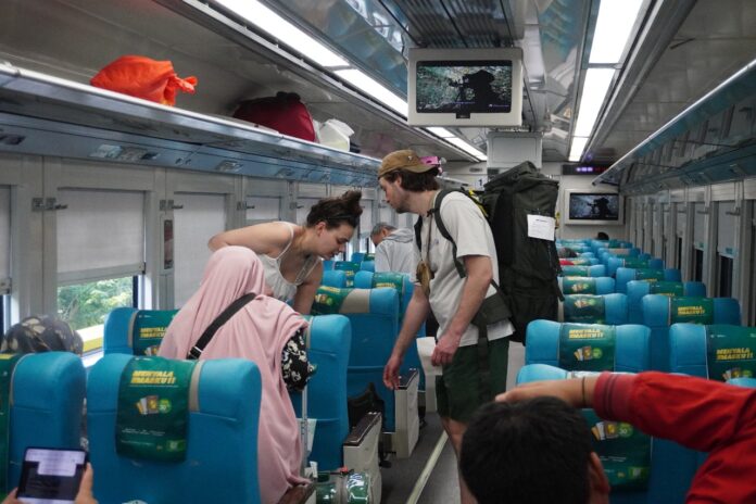 34.533 Wisatawan Asing Gunakan Kereta Api, KAI Daop 8 Surabaya Dukung Wisata Jawa Timur Mendunia (foto : ist)