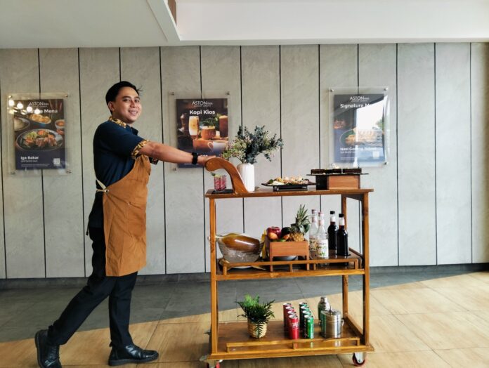 Aston Inn Jemursari Hadirkan Pass Around Trolley & Minuman Hangat untuk Tamu Spesial (foto : ist)