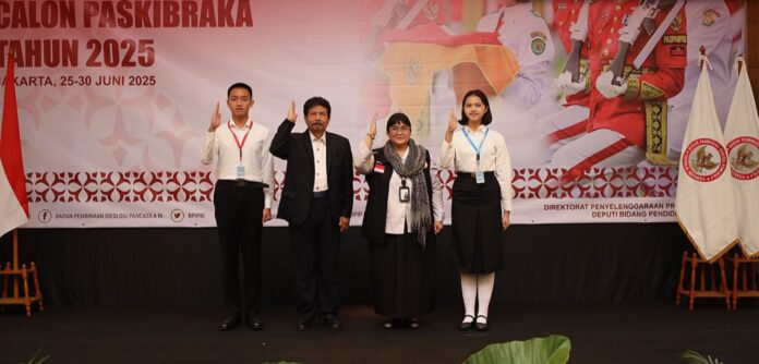 Pelajar SMA Al-Hikmah Surabaya, Arka Bintang Isadkauthar, Lolos Seleksi Paskibraka Nasional 2025 (foto : ist)