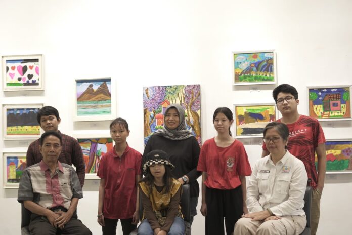 Infinite Color - Artotel TS Suites Surabaya : Panggung Ekspresi Jiwa Anak-anak Istimewa (foto : ist)
