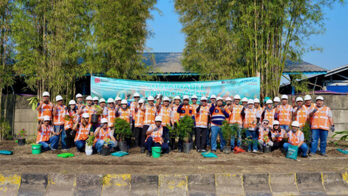 Foto bersama Direksi dan Pekerja TPS dalam Kegiatan Penanaman Pohon di area TPS, Jum'at 15 Agustus 2025